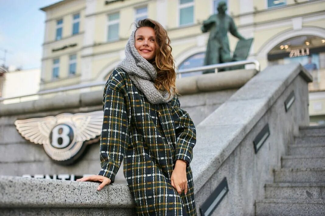 Весенняя одежда для женщин. Верхние женщины. Зимняя одежда. Девушка в зимней одежде. Верхние женщины.