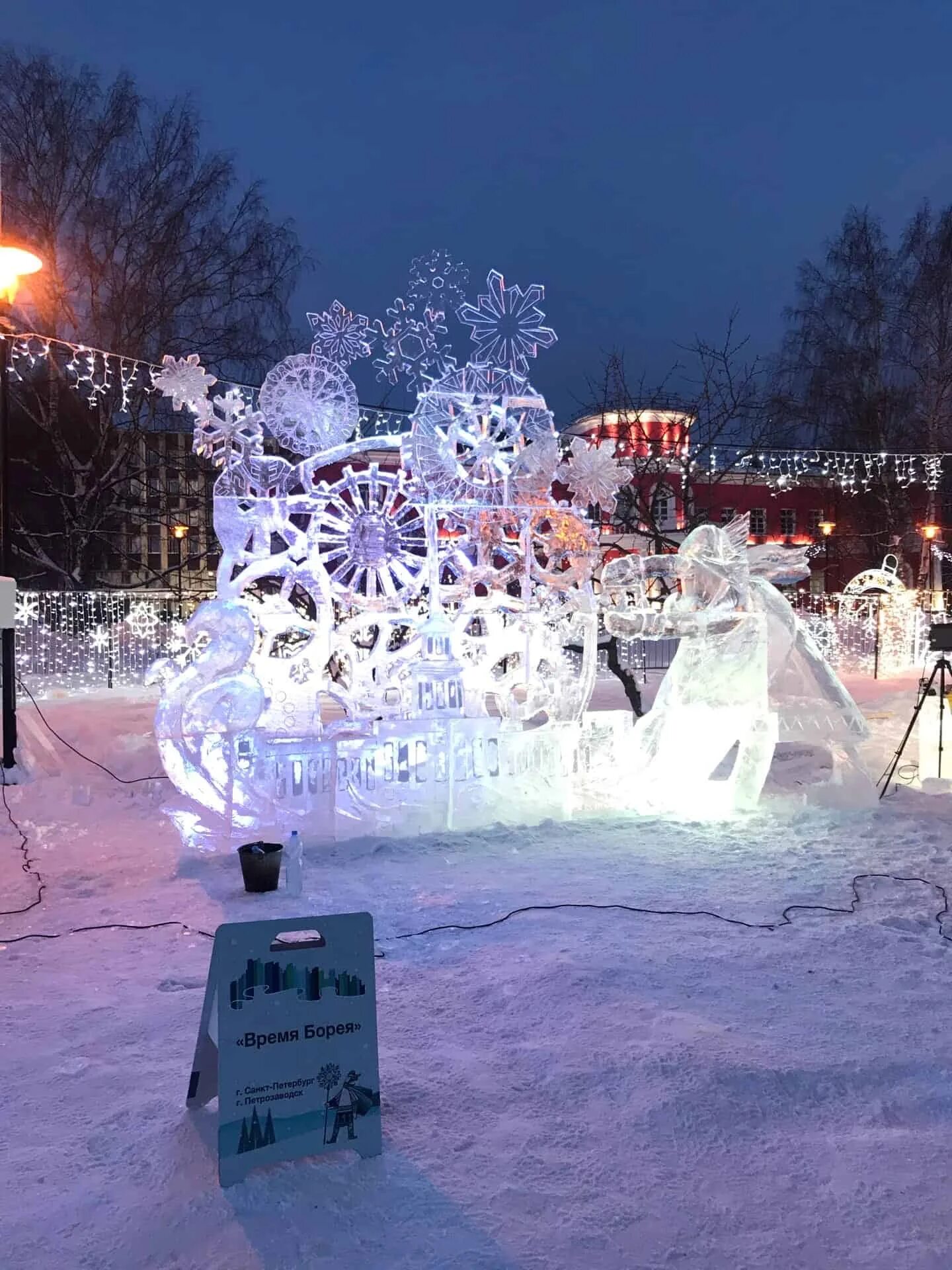 Ледовые скульптуры петрозаводск. Ледяные скульптуры. Гиперборея петрозаводск 2021. Ледовые скульптуры петрозаводск. Гиперборея петрозаводск.