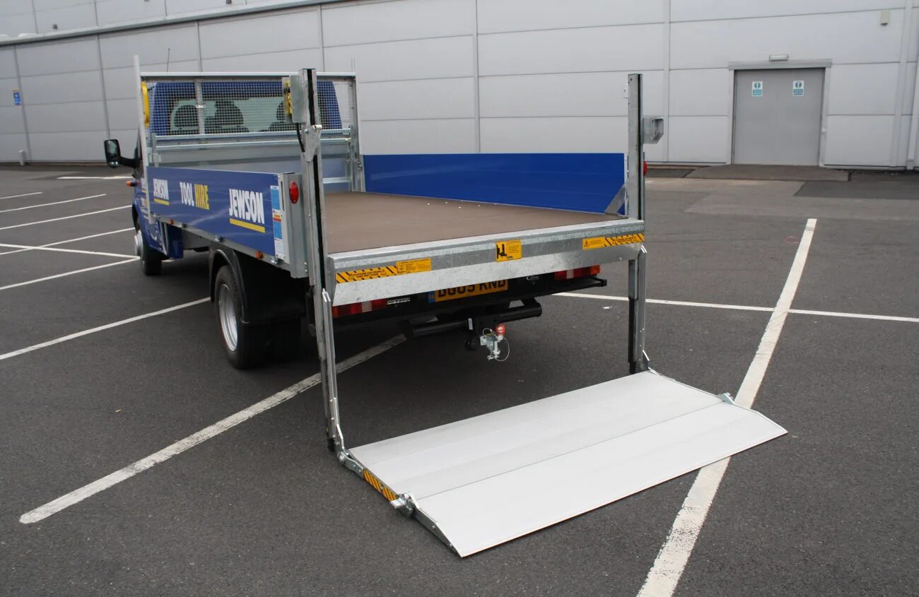 Фронтальный погрузчик doosan. Захват для бочек dl500 цепной. And dl-500. Захват для бочек cathook-5 dl-500. Lc 210 телефон.