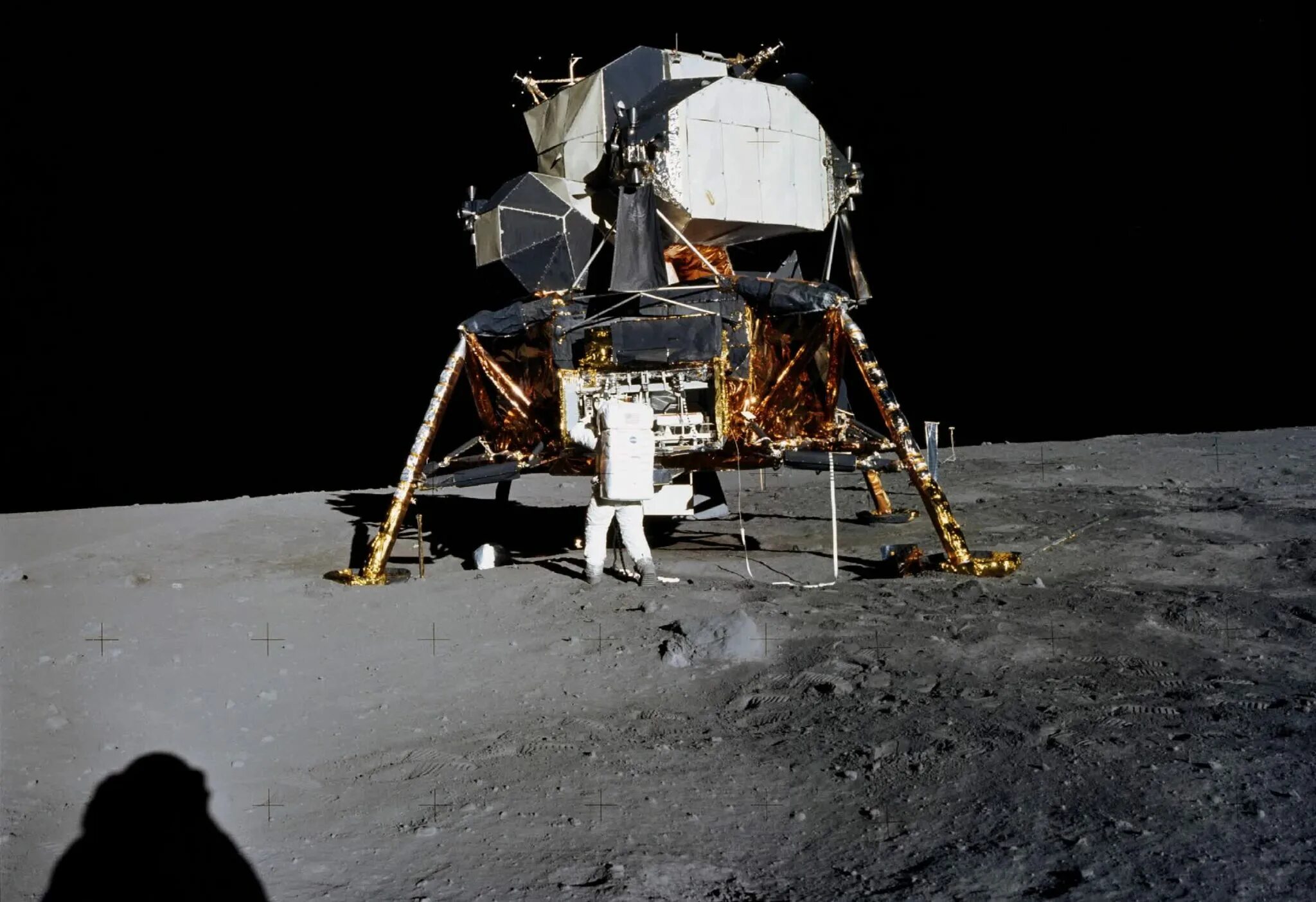 На луне силен. Аполлон 11. Старт Аполлона 11. Apollo 11 Lunar Module. Лунный модуль корабля Аполлон 11 НАСА.