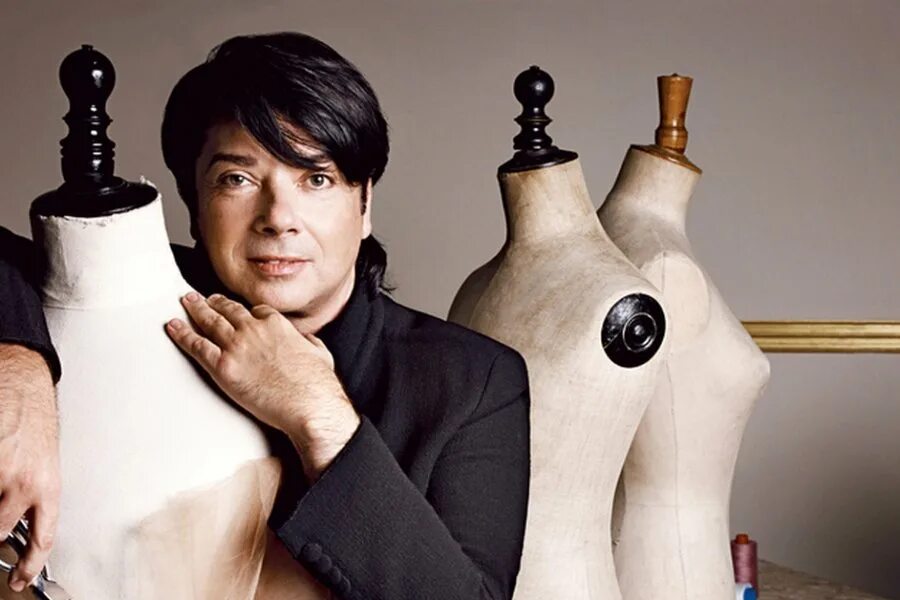 Слава зайцев 2022. Юдашкин коллекция 1994. Вячеслав зайцев 2020. Сколько лет модельеру. Сколько лет модельеру.