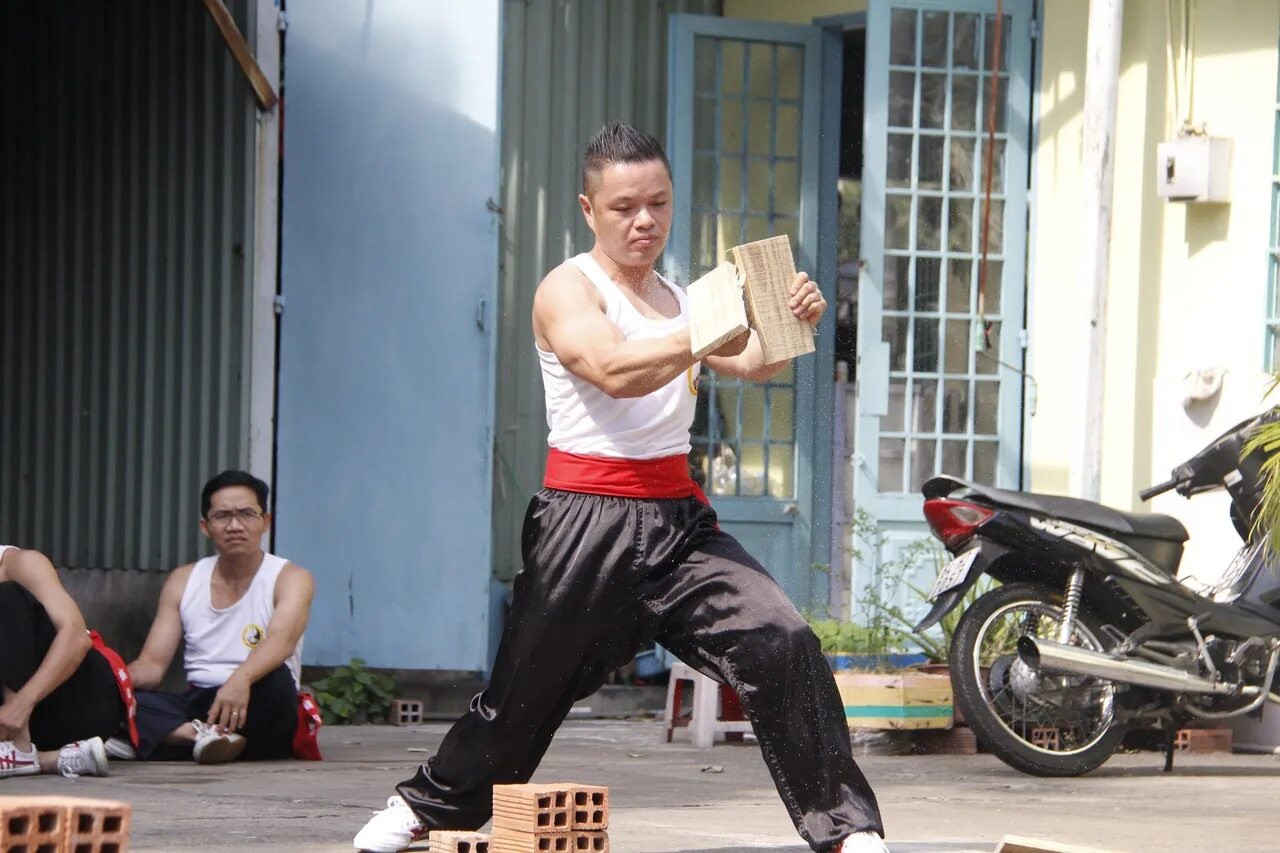 Джеки чан боевые искусства. Джеки чан ушу. Long hu wu shi (kung fu stuntmen)) 2020. Long hu wu shi (kung fu stuntmen)) 2020. Кунг фу каскадеры.