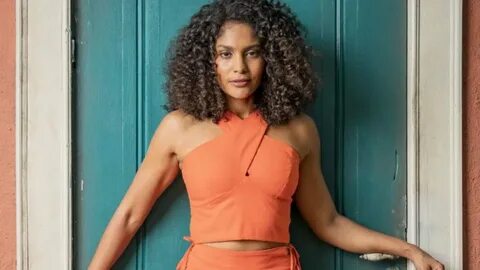 Barbara Reis, a Aline de 'Terra e Paixão', esbanja beleza em ensa...