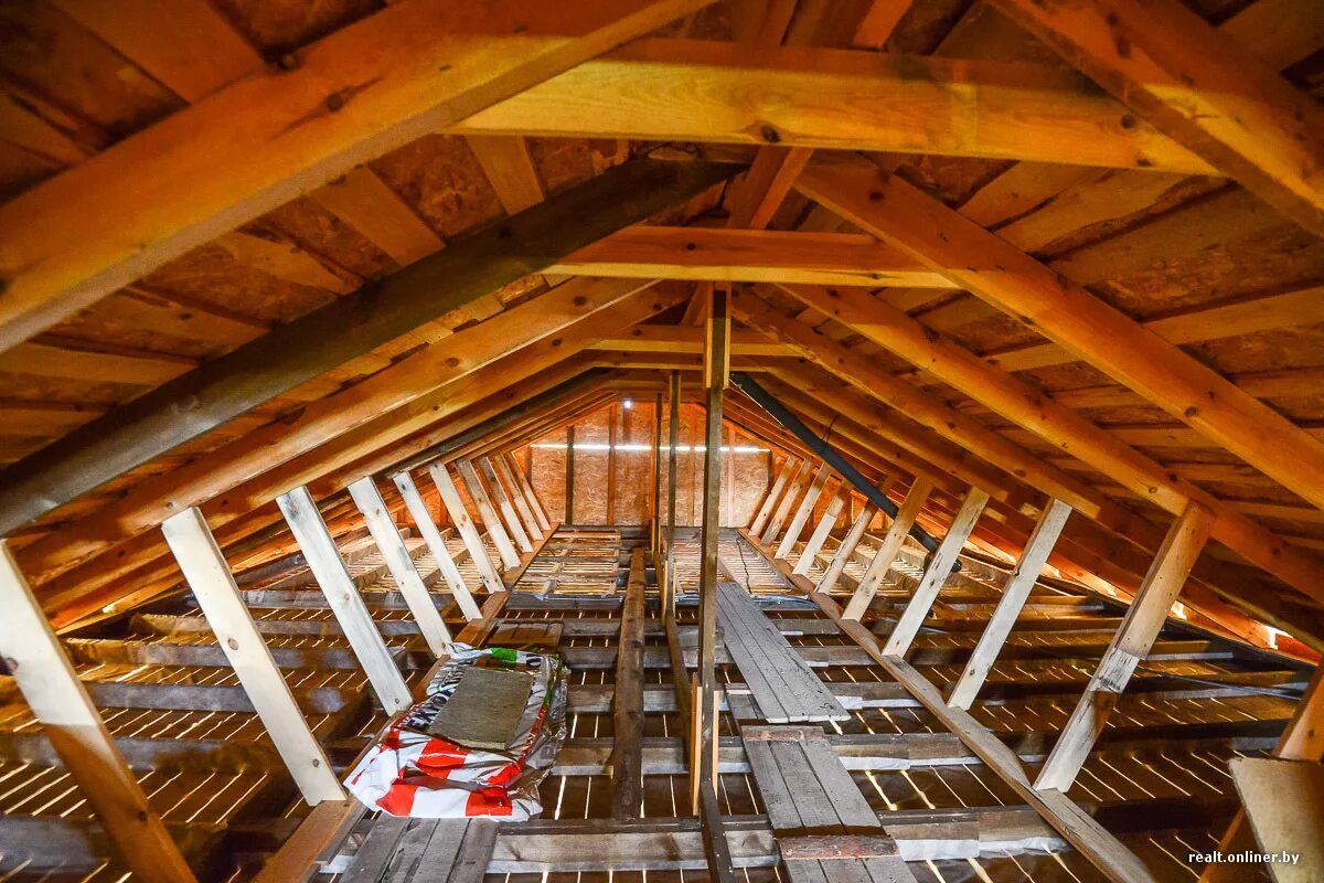 мостик на чердаке. чердак многоэтажного лома. что такое ходовая доска в перекрытие?. мостик на чердаке. мостик на чердаке.