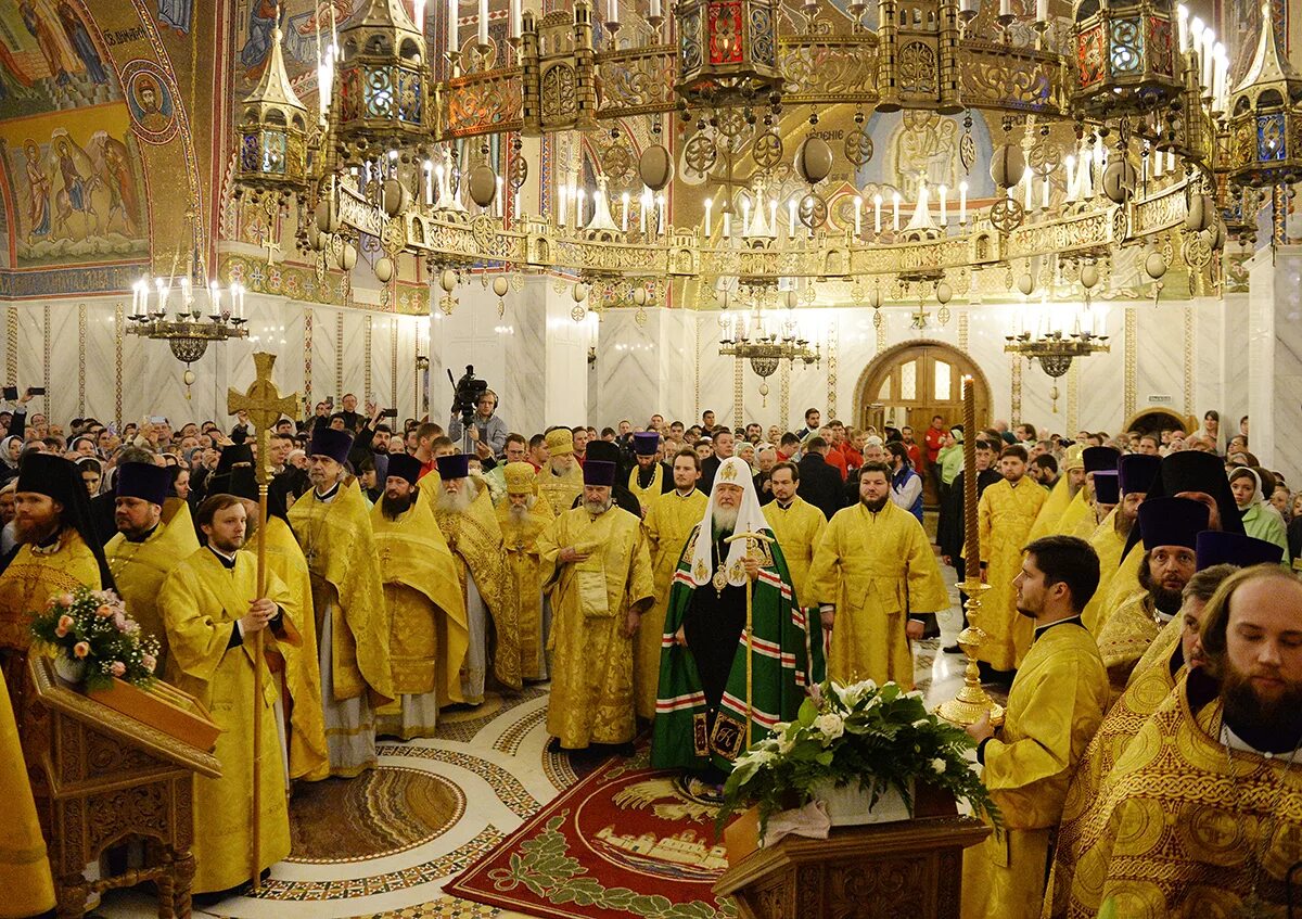 Служба в храме в ясенево. Храм покрова пресвятой богородицы в ясенево. Служба в храме в ясенево. Покровский храм ясенево духовенство. Служба в храме в ясенево.