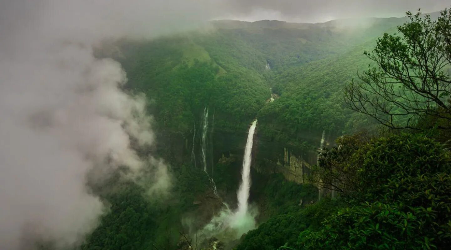 Черапунджи самое влажное место на земле. Черрапунджи Индия. Мегхалая Индия. Долина Черрапунджи. Гора Черрапунджи (Индия).
