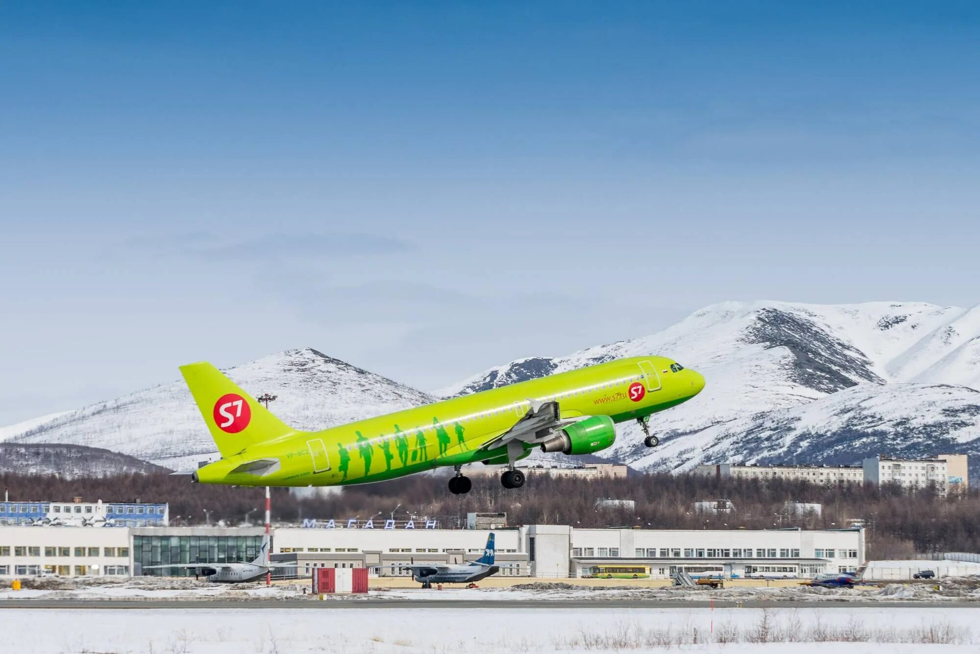 Самолёты авиакомпании s7 Airlines. Авиакомпания Сибирь s7. Сибирь (s7 Airlines) — «s7 приоритет». S7 airlines сибирь