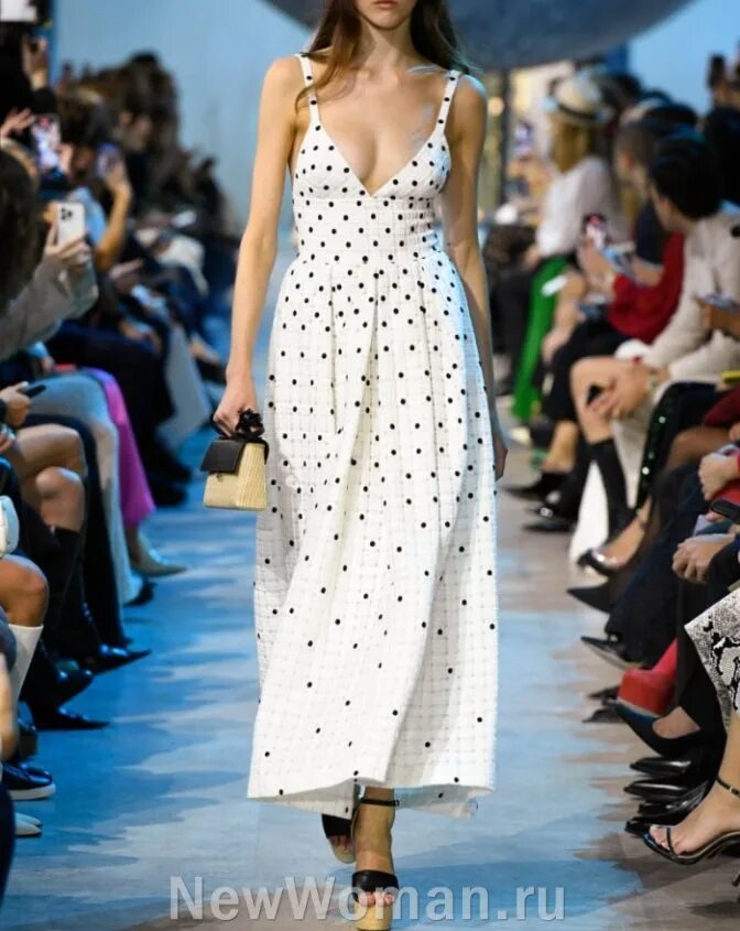 Carolina Herrera Spring 2025 Ready-to-Wear Collection Vogue Overall outfit, Caro