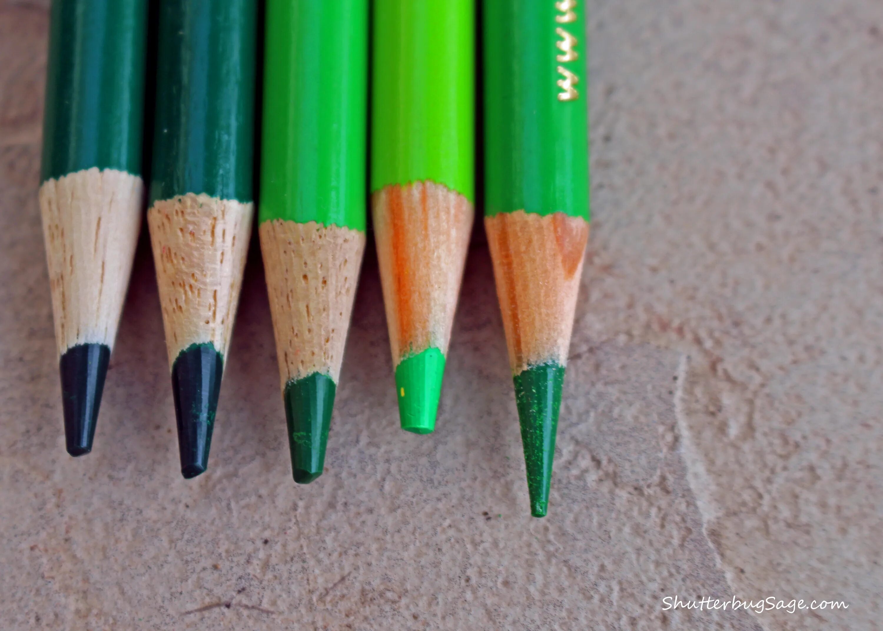 Салатовый карандаш. Грин пенсил. Карандаши фабер кастелл зеленые. Простой карандаш зеленый. Зеленый карандаш на белом фоне.