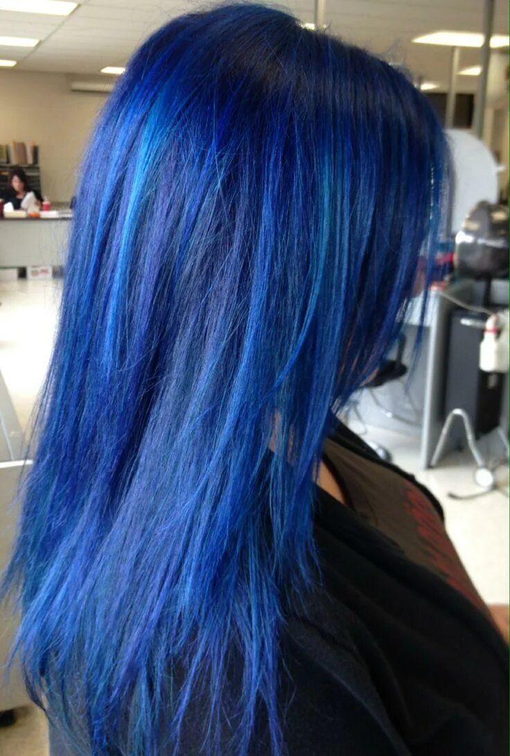 Синие волосы купить. Синий цвет волос. Синие пряди. Синие пряди на русых волосах. Чёрные волосы с синими прядями.
