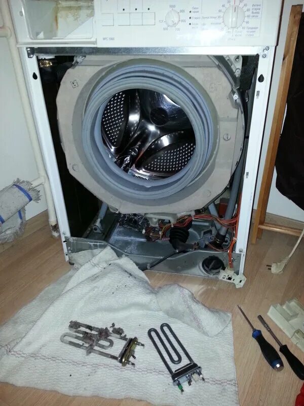 Стиральная машин remont. Починка стиральной машины Beko. Бак стиральной машины Asko. Разобранная стиральная машина. Демонтаж стиральной машины.