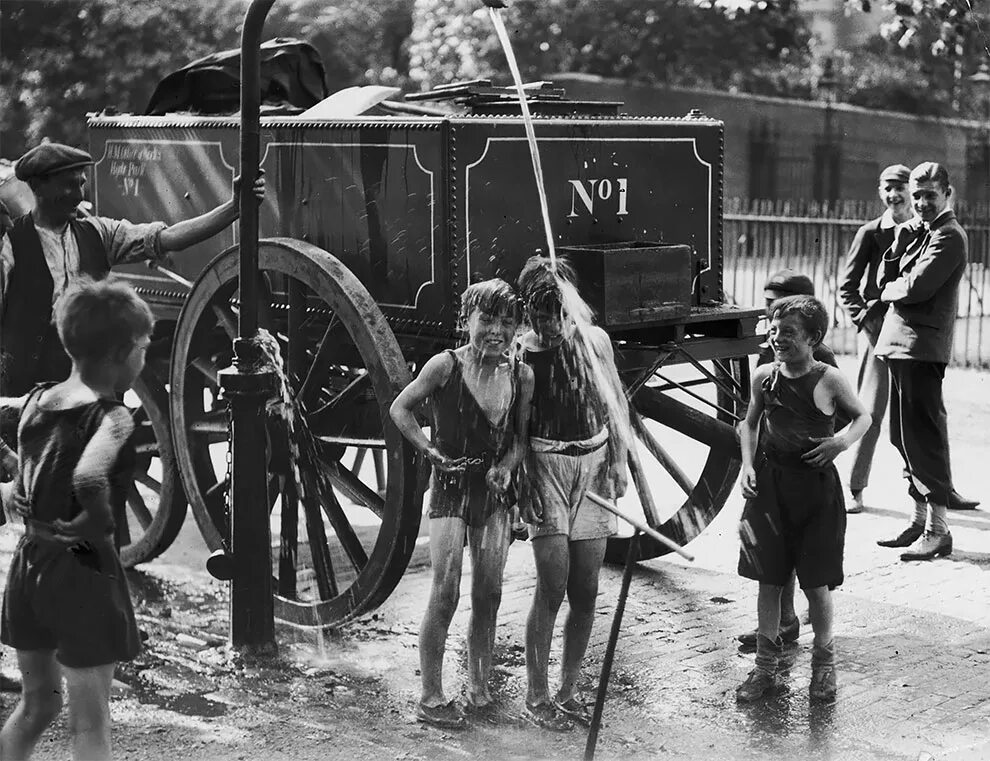 Фотографии 1930 года. Лондон 1930 год. Лондон в 30-е годы. Улицы Лондона 1930х. 1930 Лондон дети.