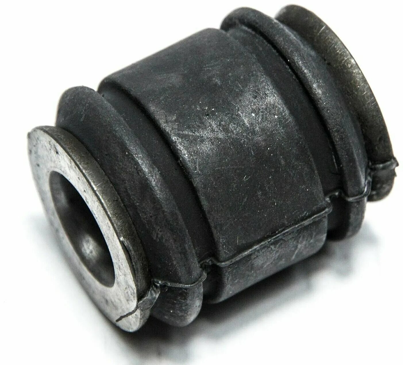 Сайлентблок рычага дастер. Сайлентблоки передних рычагов рено дастер. 2254015 sasic сайлентблок рычага. Сайлентблоки передних рычагов рено дастер 4х4. Сайлентблоки передней подвески на рено дастер 4х4.