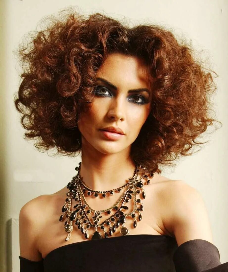 боб сессон на средние волнистые. прически на пышные волосы. прически на пышные волосы. кудри на средние волосы. прическа каре боб объемная.