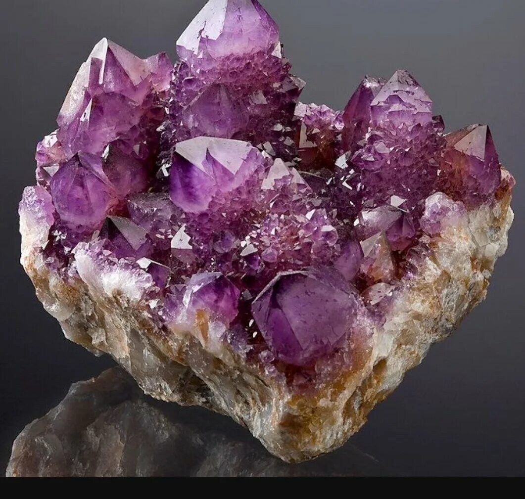 Фильм нашел самый дорогой камень. Халцедон псевдоморф. Происхождение редких. Место зарождения алмазов. Происхождение редких.