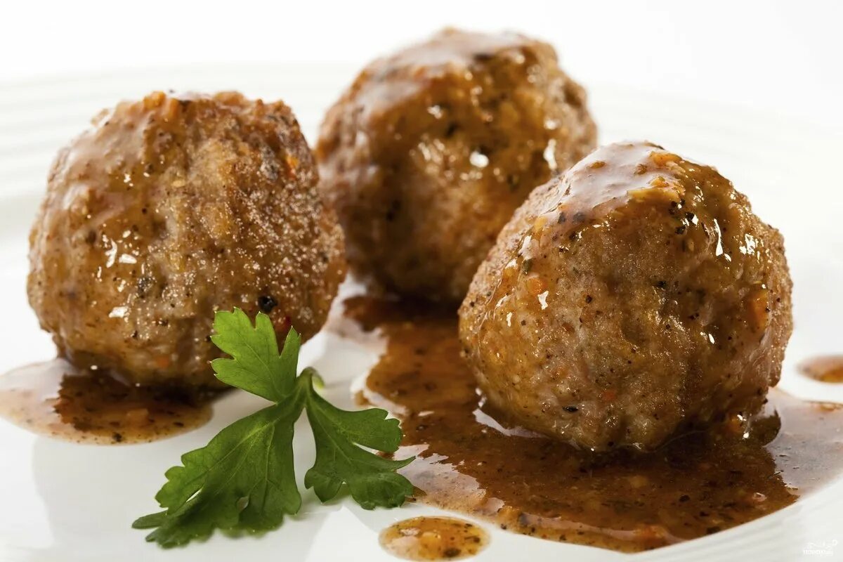 Тефтели говяжьи с рисом. Тефтели. тефтели мясные. тефтели с рисом. тефтели мясные с рисом.