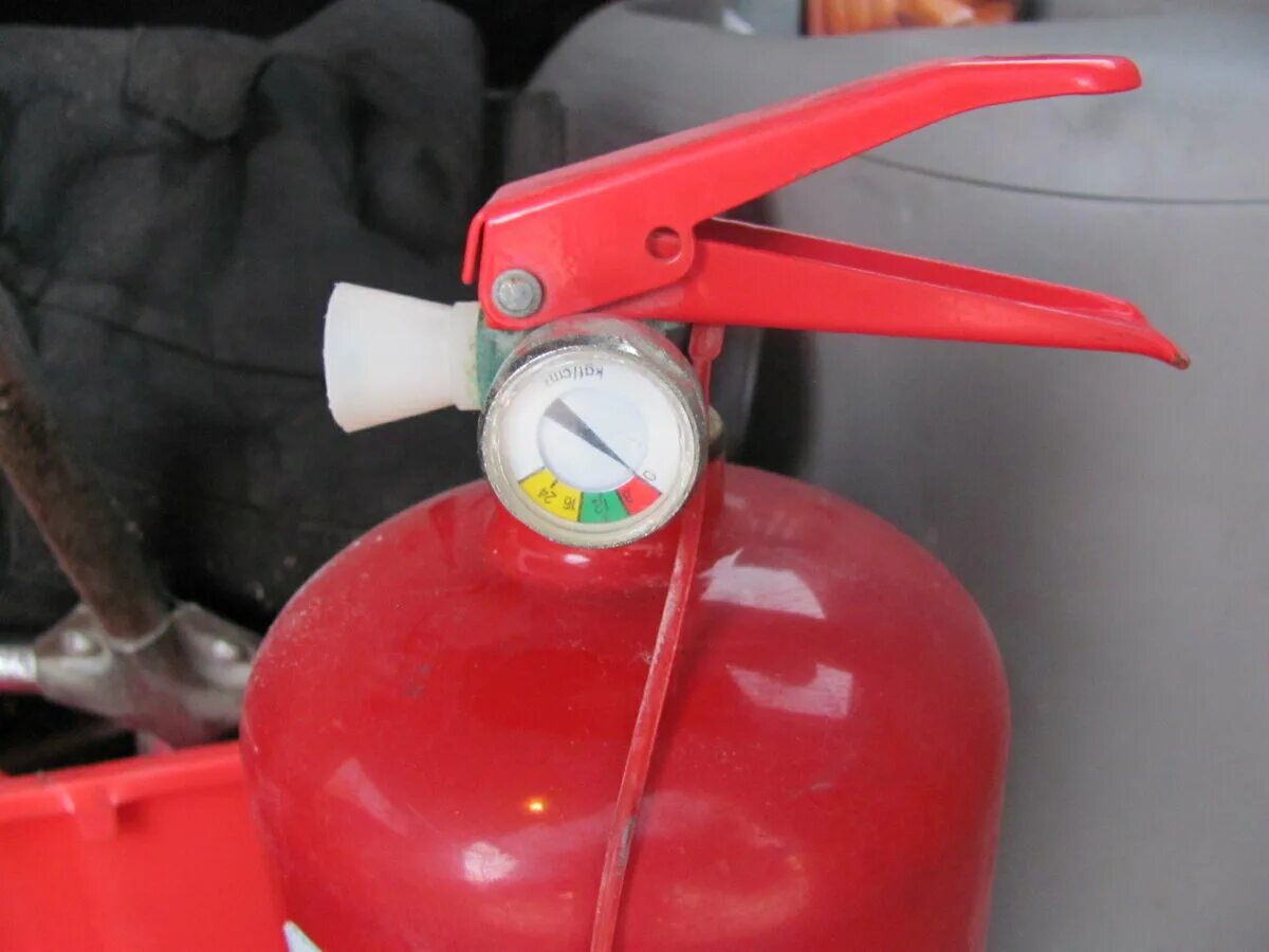 Неисправности огнетушителей. Неисправности огнетушителей. Бракованные огнетушители. Просроченный огнетушитель. Неисправный огнетушитель.