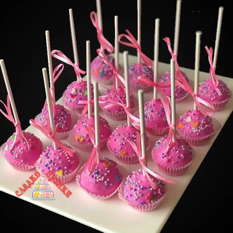 Купить кейк попсов. Кейк Попс. Пирожные на палочке Cake Pops. Украшение кейк попсов. Мини тортики на палочке.