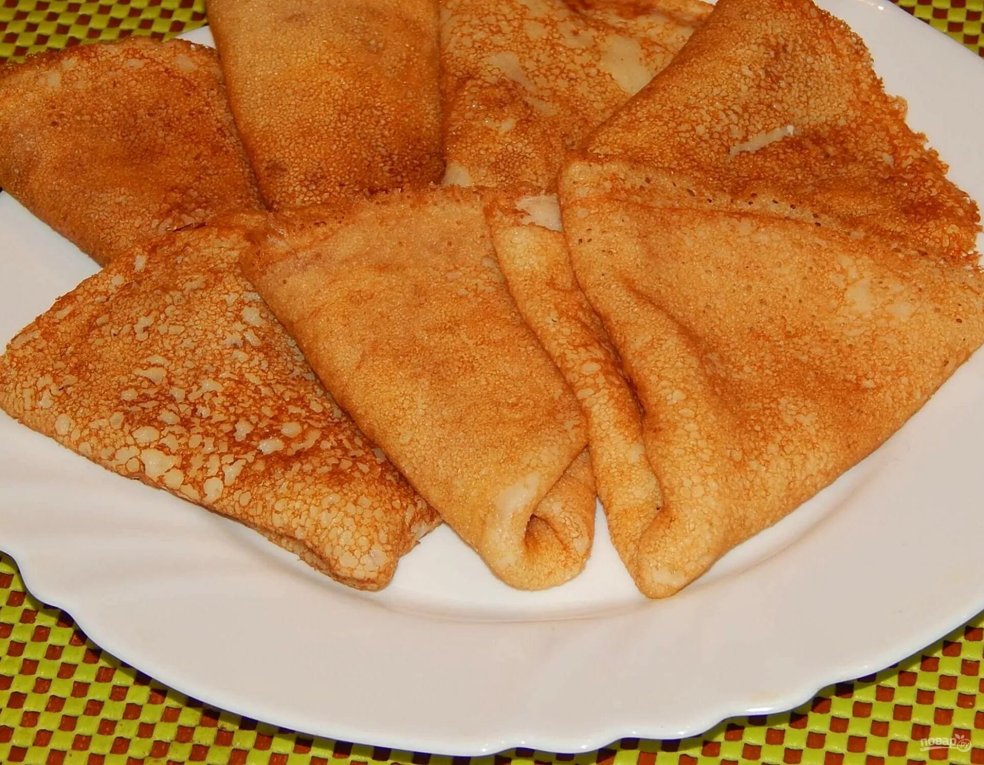 Блинчики на воде с яйцами пошаговый рецепт. Вкусные блины на воде. Тонкие блинчики на воде. Тонкие блинчики на воде с дырочками. Блины на воде тонкие с дырочками.