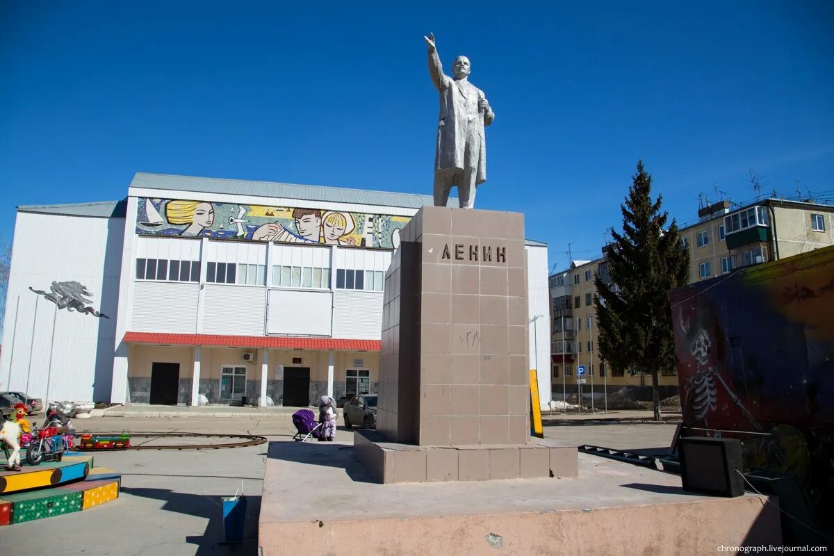 Новосемейкино самара. Поселок Новосемейкино Самарской области. Новосемейкино памятник Ленину. Достопримечательности Новосемейкино Самарская область. Дом культуры Новосемейкино Самарская область.