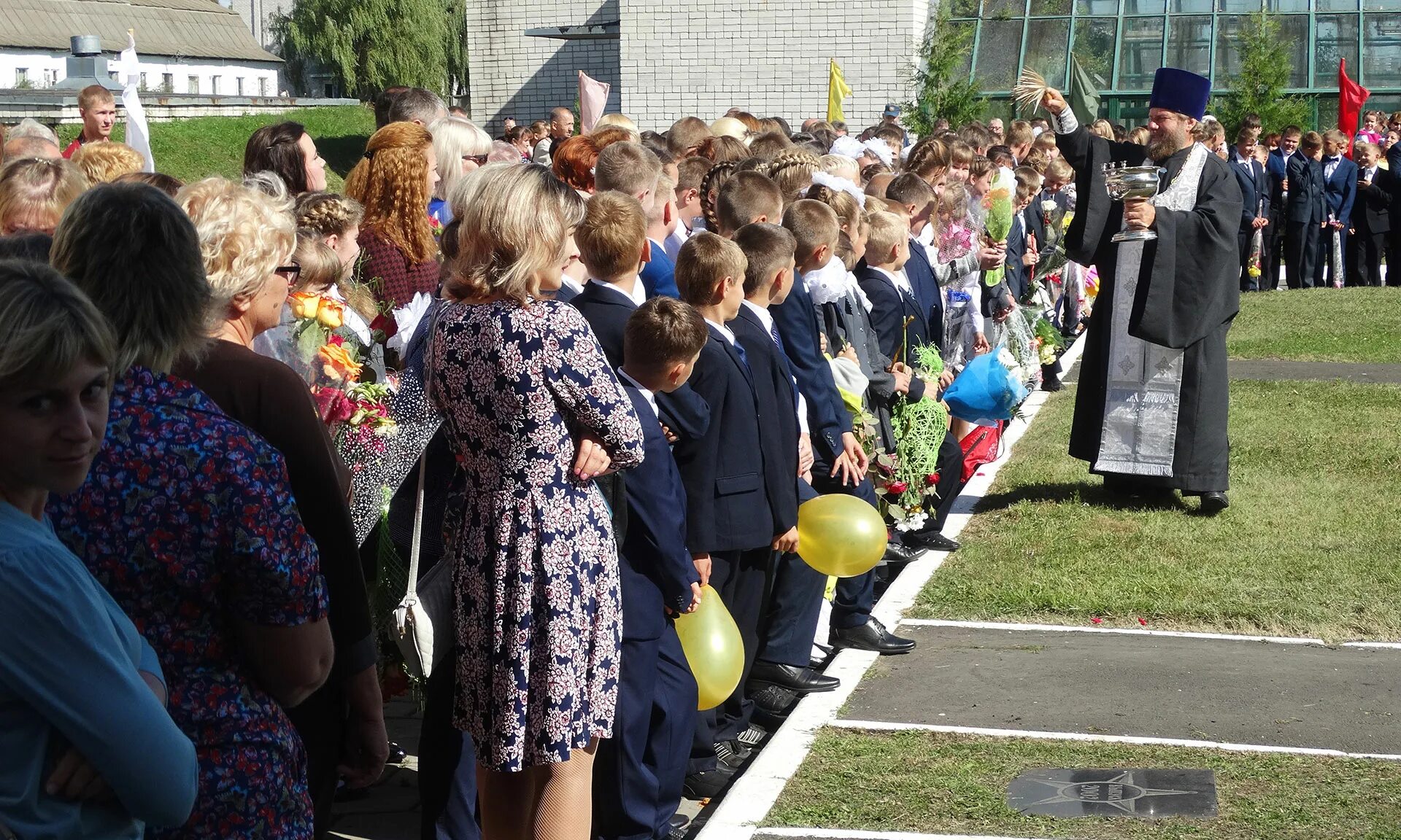 Брянск 1 сентября. Гимназия в глинищево брянск. день знаний фото. фотографии 1 сентября день знаний. 1 сентября фото детей.