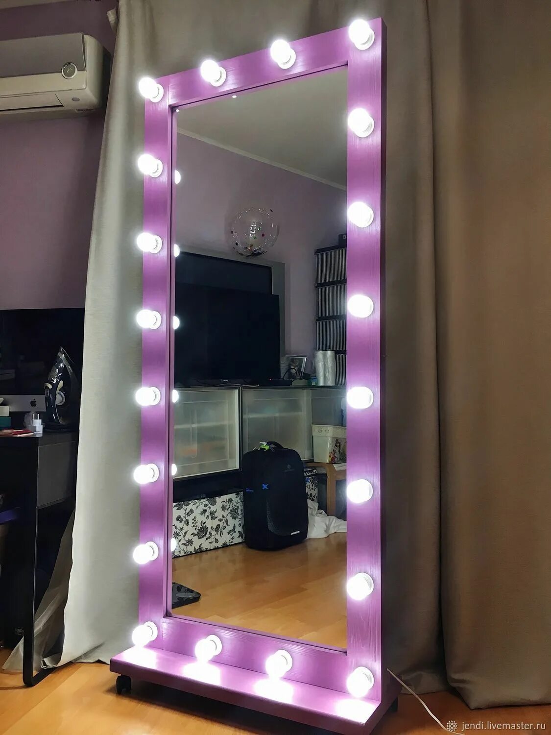 Зеркало 1000х600х4 мм zerkaloff. Сколько стоят зеркальные. Гримерное зеркало 80 на 80. Прихожая с большим зеркалом на стене. Зеркало напольное габариты.