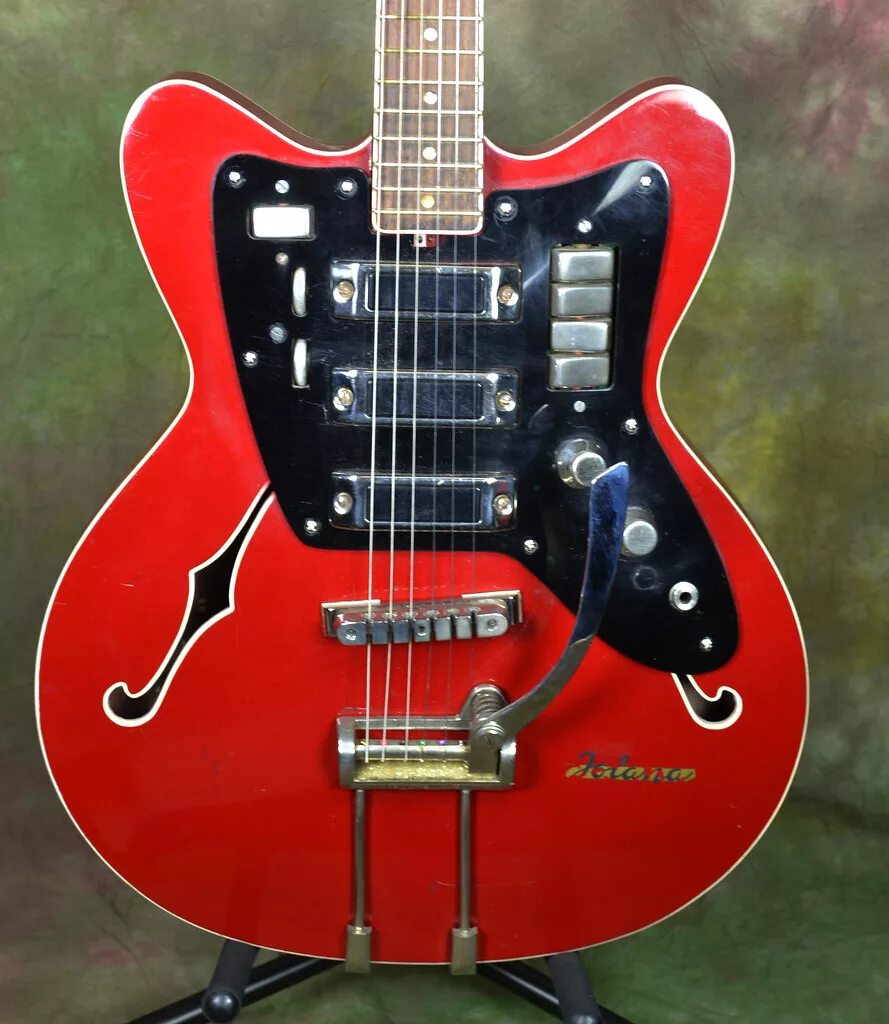 Йолана торнадо. Гитара jolana tornado. Йолана торнадо. Полуакустическая электрогитара tornado jolana. Гитара иолана торнадо.