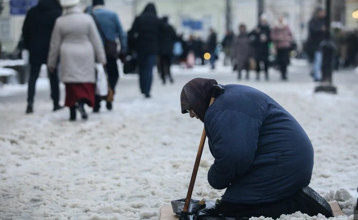 Бедная терпит. Нищие россияне. Нищета в России.