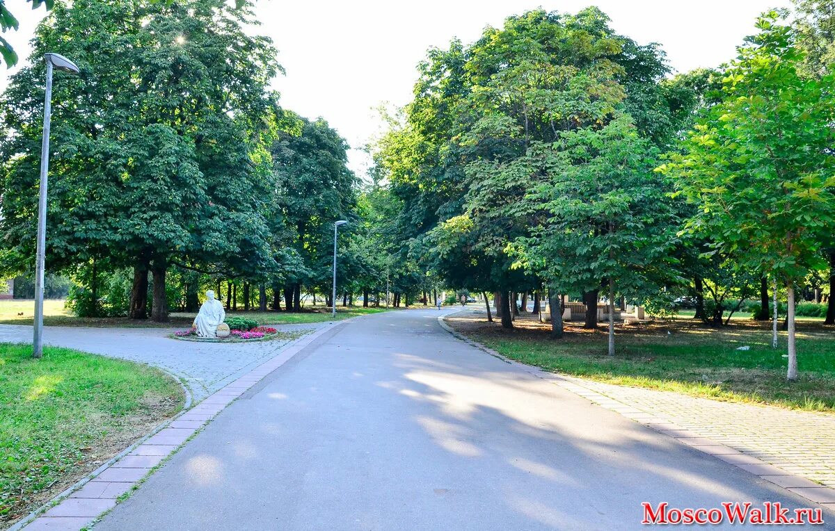 Парк бригантина в коптево. Коптевский бульвар парк Бригантина. Парк Бригантина в Коптево новый. Коптево парк. Замок в Коптево Бригантина.