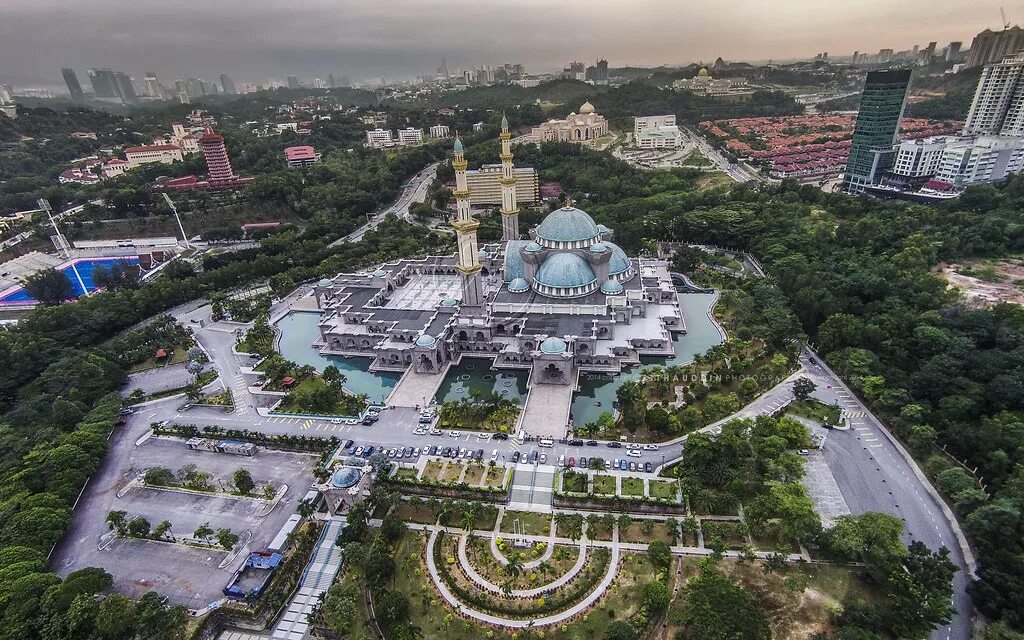 Мечеть в Куала Лумпуре. Тянь Хоу Куала Лумпур. Мечеть Вилайят-Персекутуан, Куала-Лумпур, Малайзия. Мечеть Масджид-Джаме Малайзия.