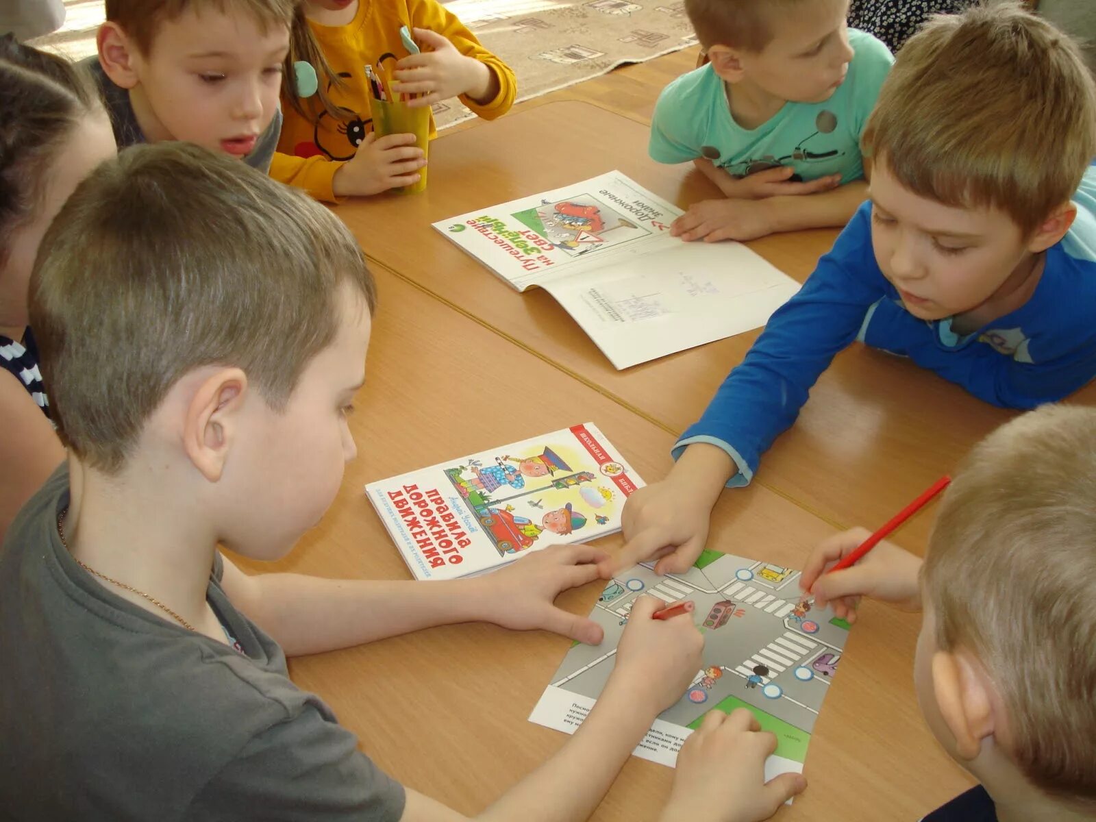 Конкурс для старших детей ,,зеленый огонек,,. "Зелёный огонёк" в Мерево. Буквы зеленый огонек. Зеленый квест. Игра ситуация б