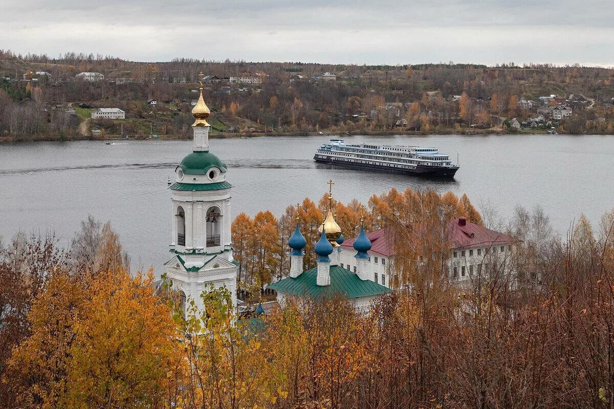 Плёс на Волге город. Плёс Ярославская область. Плёс город достопримечательности. Река Волга Плес.