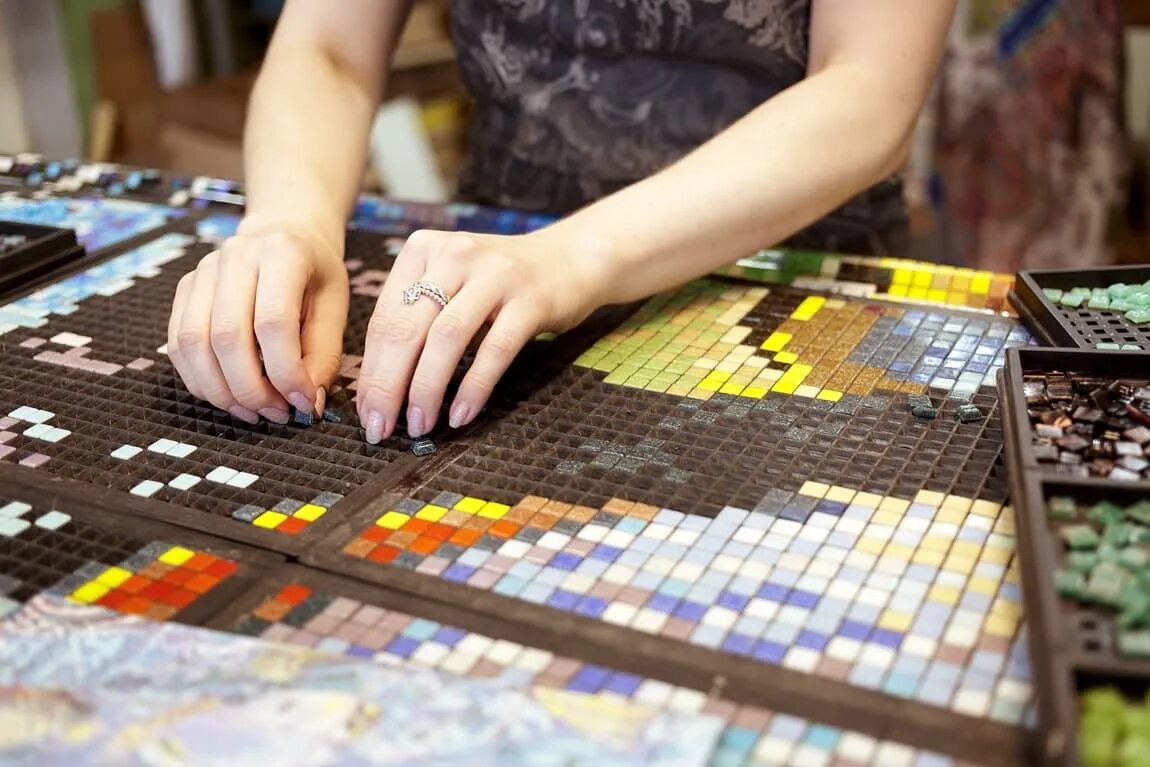 Техника мозаичного набора. Мозаика рукоделие. Мастера мозаики. Составление мозаики. Матричная мозаика.