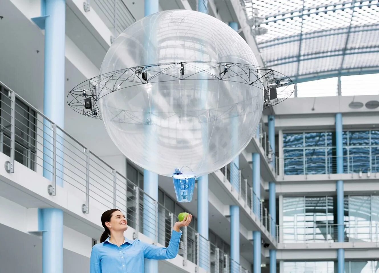 Интеллектуальная продажа. Летающая сфера. Сферический дрон компании Festo. Проекты летающих сфер. Аэропорты с шаром внутри.