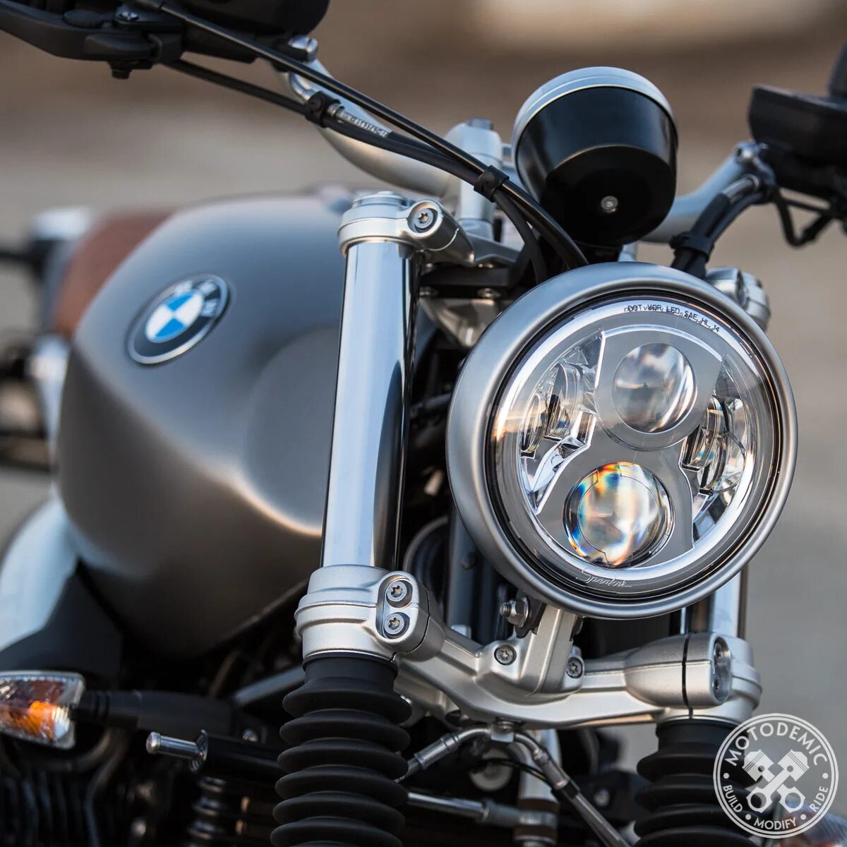 R1200gs led. Фара мотоцикл bmw. R1200gs led. Фара bmw r1200gs. Диодная мото фара bmw r nine t.