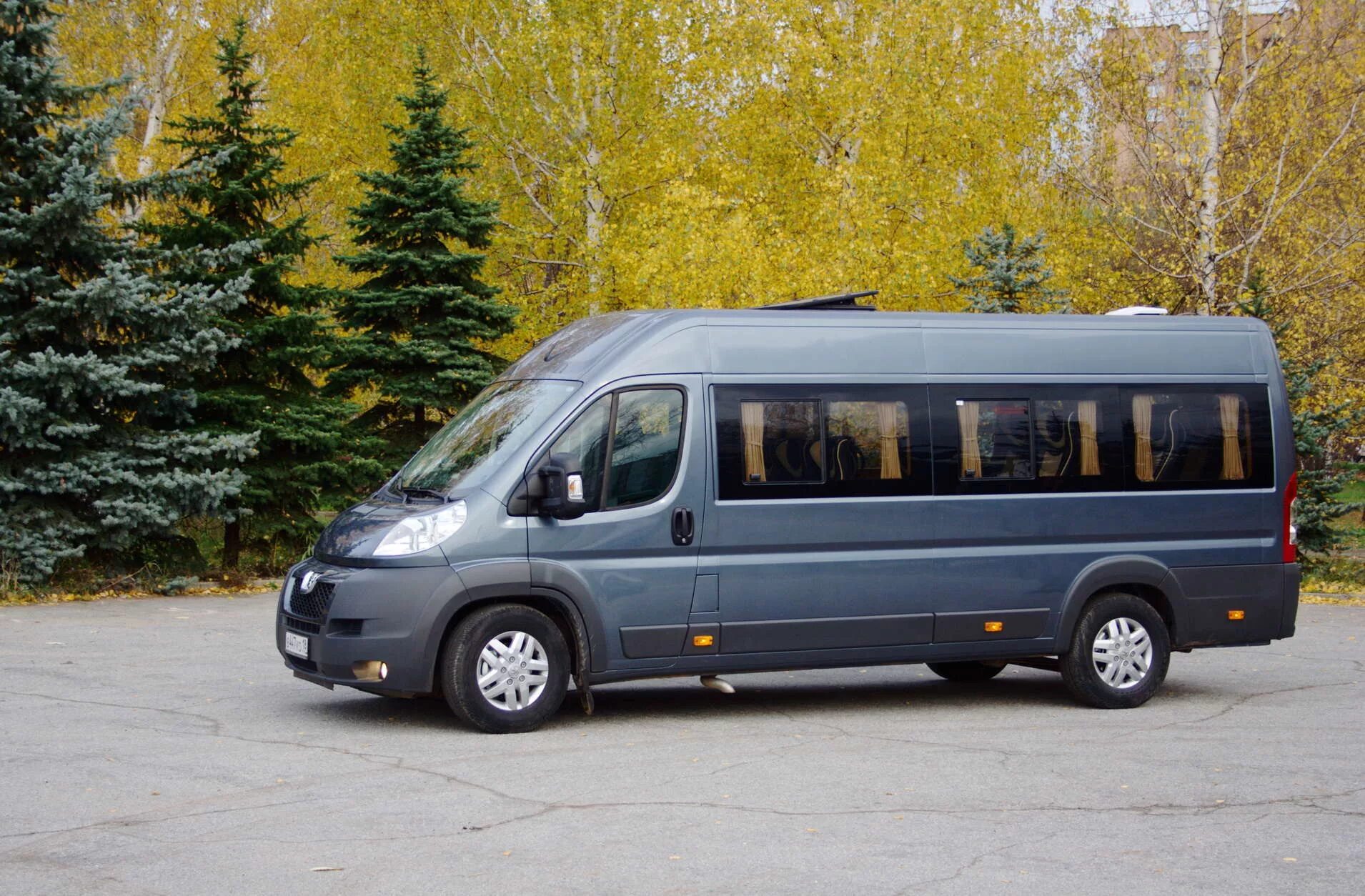 Peugeot Boxer пассажирский 18 мест. Форд Транзит 13 мест. Форд Транзит микроавтобус 13 мест. Форд Транзит 20 мест. Микроавтобус на 20 мест