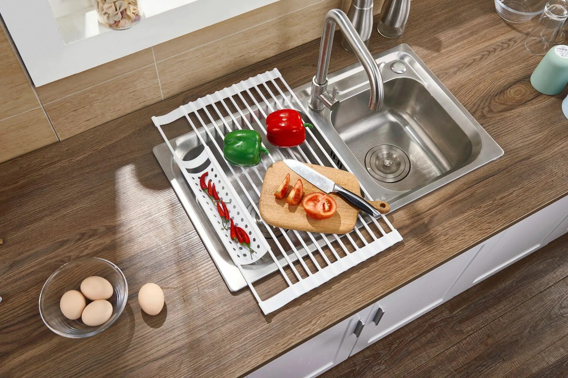 Кухонная решетка для посуды. Решетка для сушки посуды. Решетка для сушки посуды на мойку. Раскладная сушилка для посуды на раковину. Сушилка для посуды настольная раздвижная.