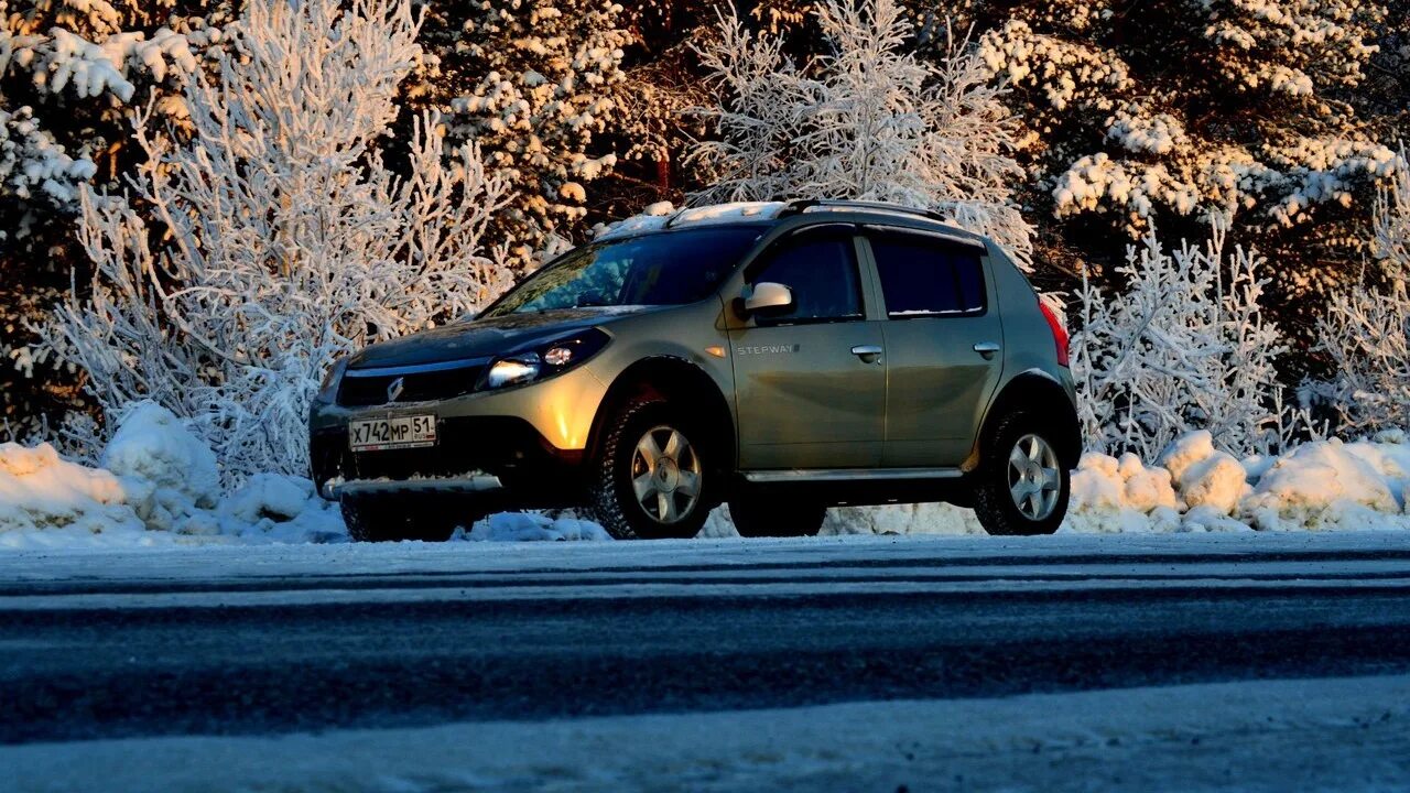 Рено сандеро 1 зима. Рено сандеро 1 2011. Renault sandero 2011. Рено сандеро 2012. Рено сандеро зима.