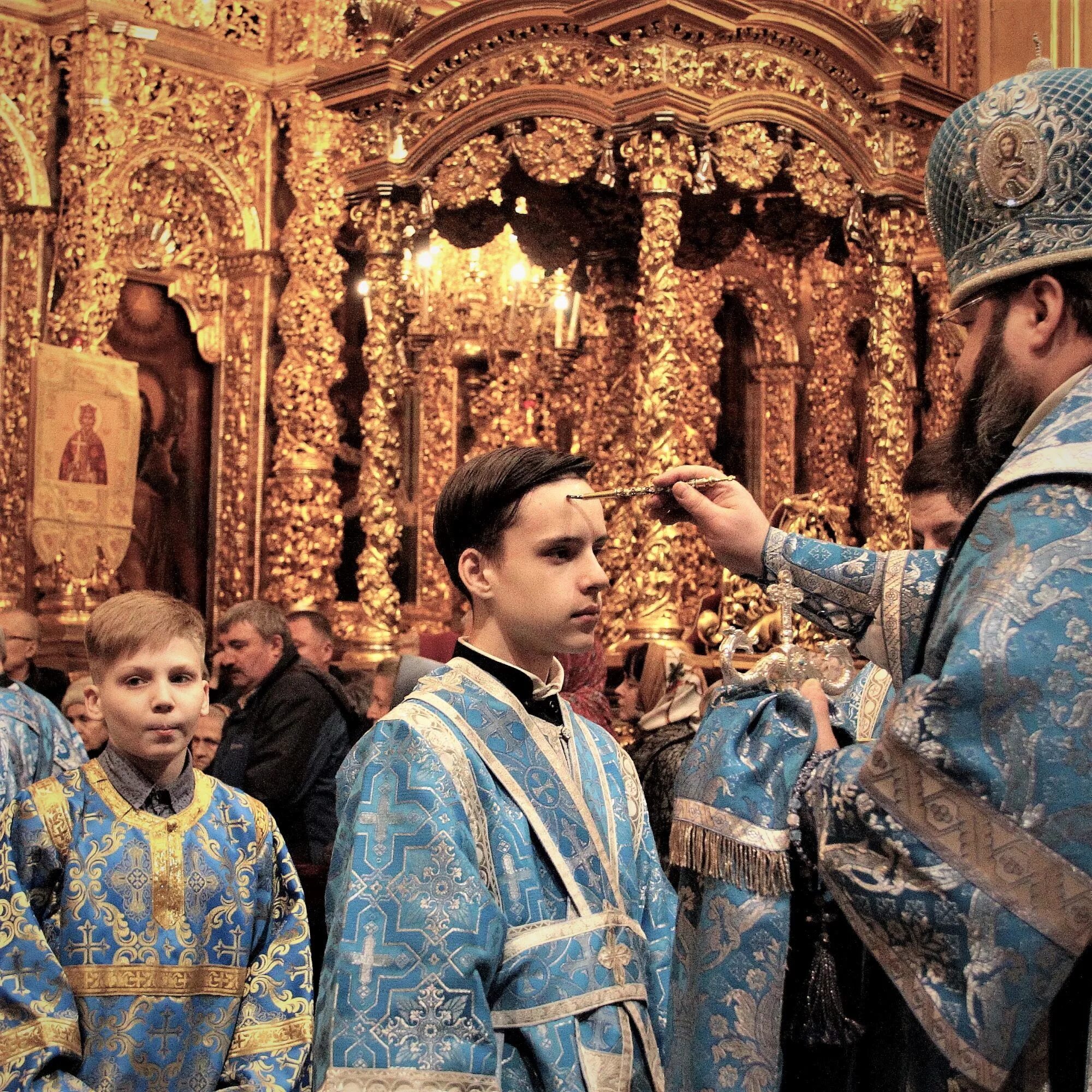 Всенощное бдение что это такое в православии. Всенощное бдение храм. Сретение Господне служба в храме. Служба всенощное бдение. Вечерня всенощное