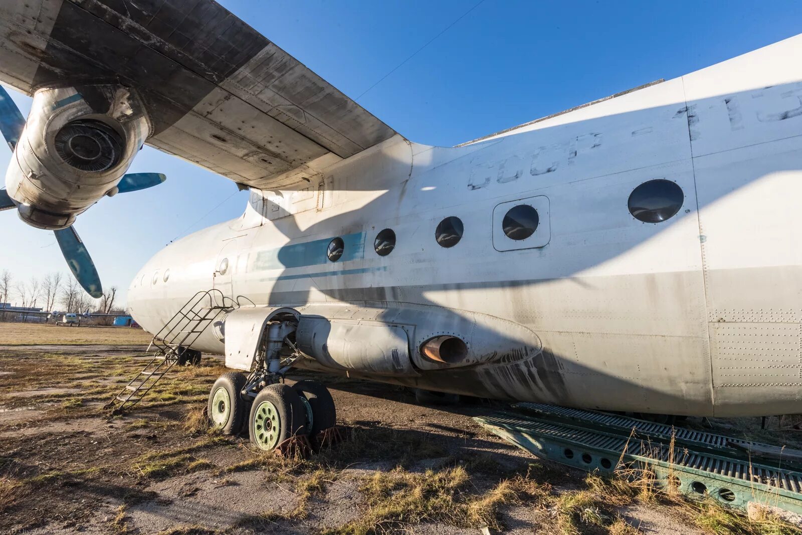 Ан-26 транспортный самолёт. Самолет ил 76. Ан-178 транспортный самолёт. Ан 70 шасси. Самолет ан 178.