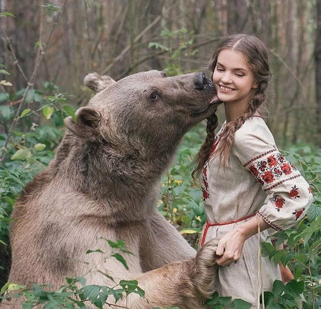 Приколы русских животных. Русский медведь. Фотосессия с медведем.