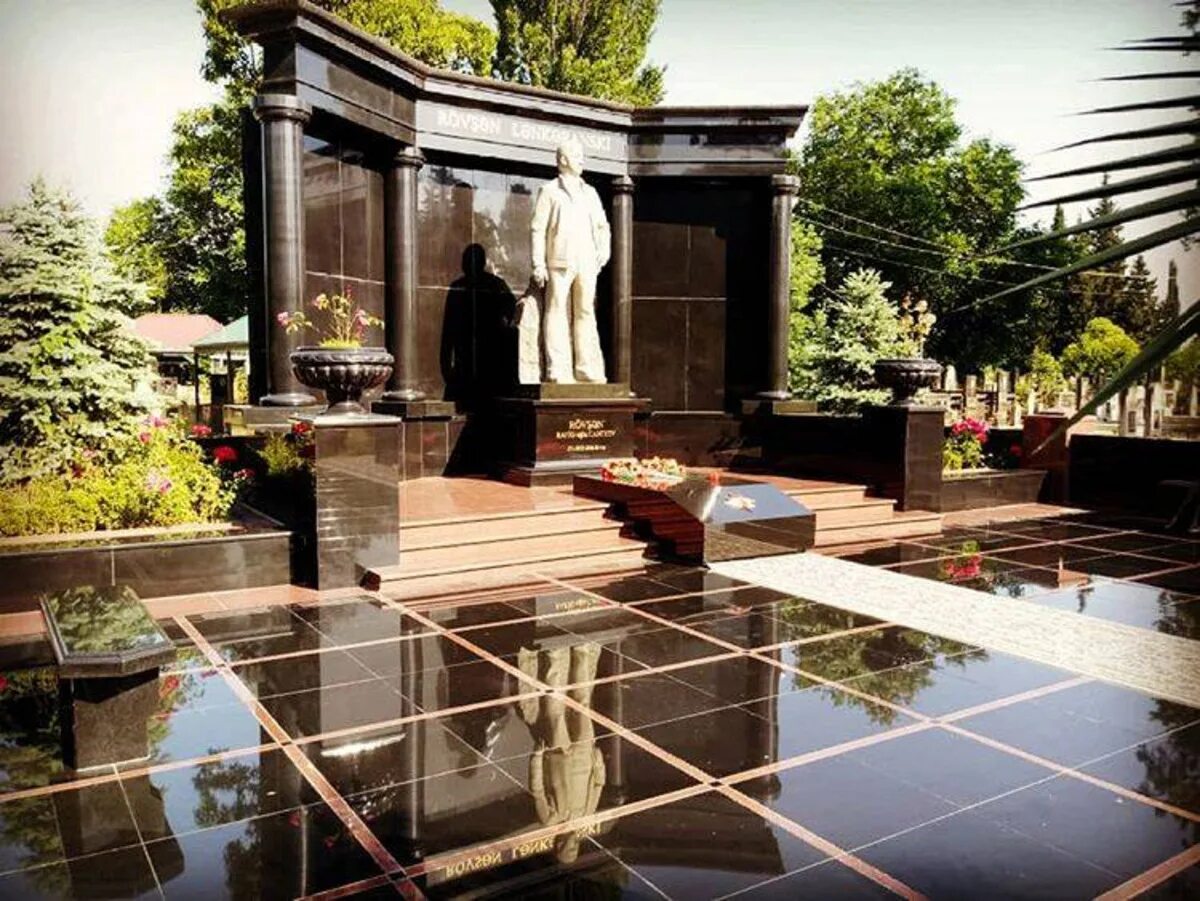 могила руслановой новодевичье кладбище. элитные памятники и надгробия из гранита москва. могила рудольфа нуриева. памятники на кладбищах москвы. мемориальные комплексы на троекуровском кладбище.