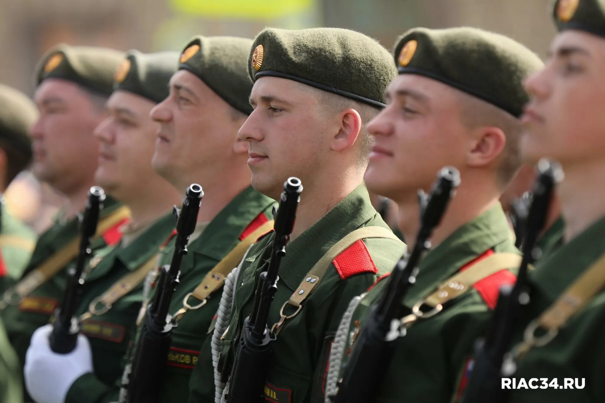 Планка призывного возраста. Военные сборы школьников в украине. Планка призывного возраста. Призывники. Военные заключенные.