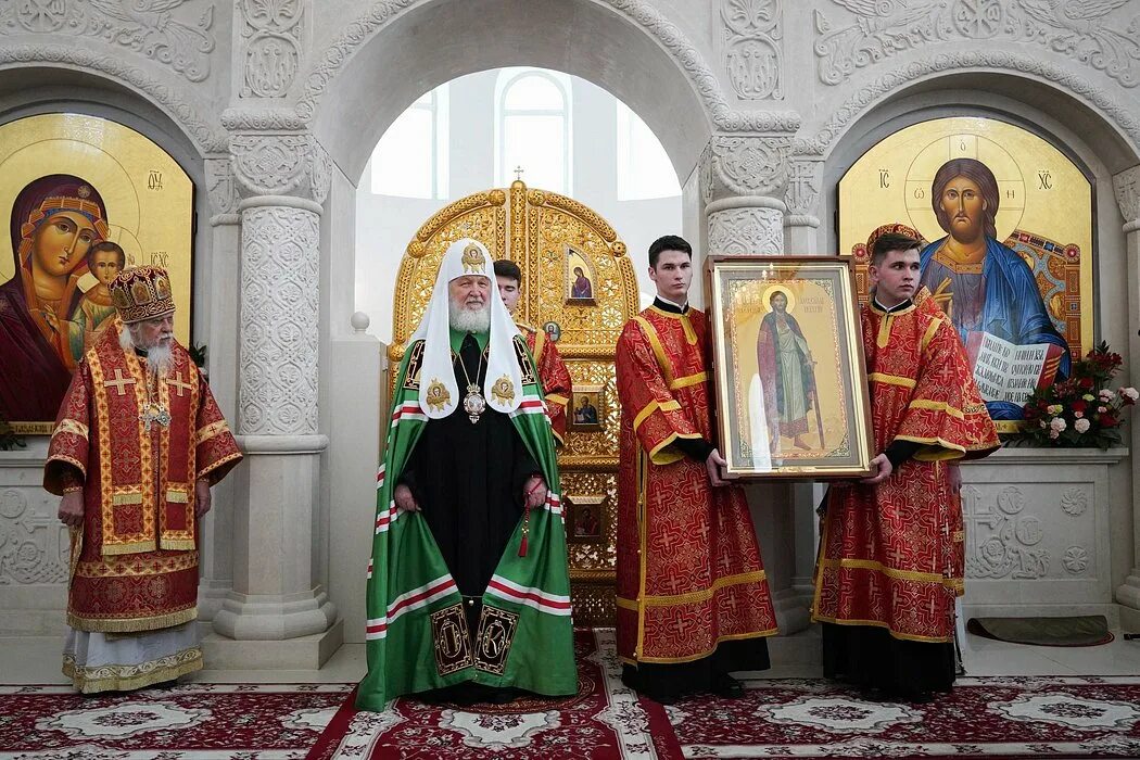 Храм святителя луки в зюзино. Канун в храме. Храм священномученика ермогена. Мученика ермогена в чертанове. Москва храм ермогена в гольяново.