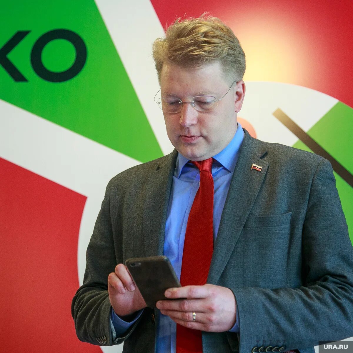 есть ли партия яблоко.