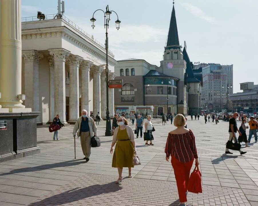 Москва выходить из дома