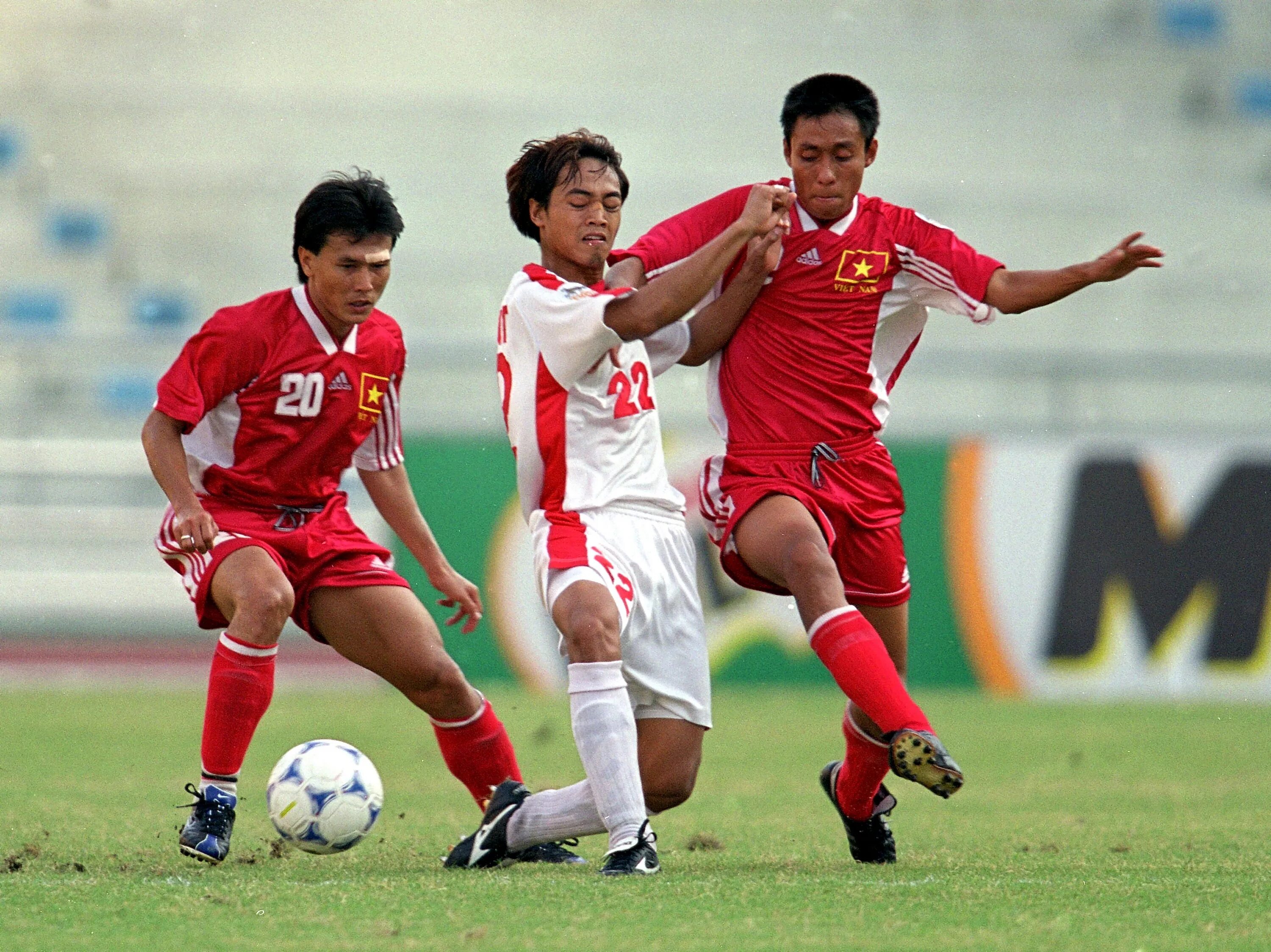 Раджамангала. Футбол Таиланд и Индонезия в каких цветах майках.