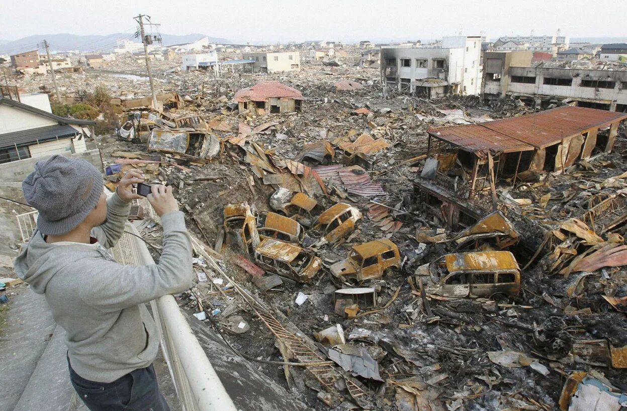 ЦУНАМИ Япония 2011 землетрясение и ЦУНАМИ В Японии 2011. Землетрясение в Японии 2011 Фукусима. Самые катастрофические землетрясения