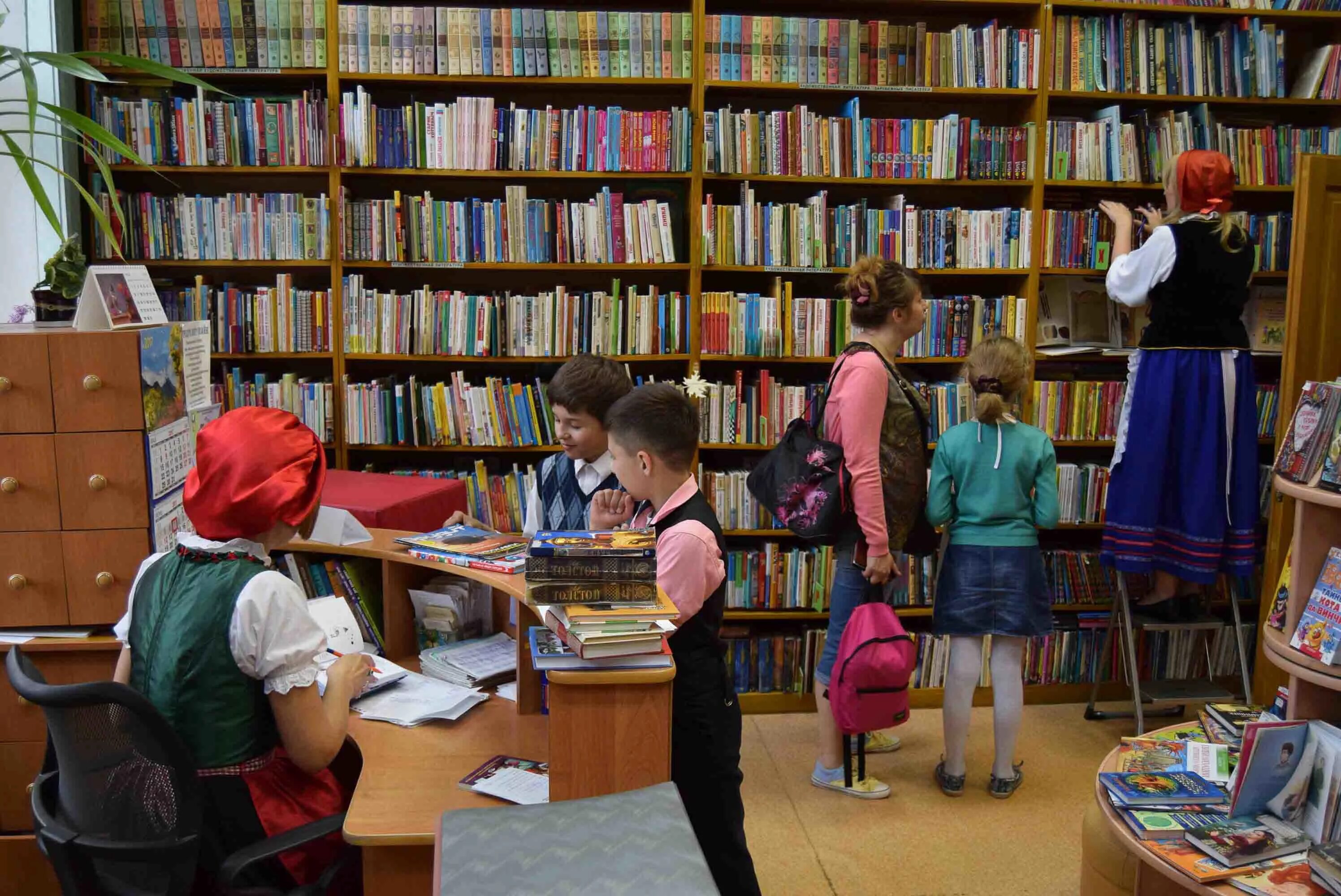 Международный день детских библиотек. Дети в библиотеке. Школьная библиотека. Библиотека в школе.