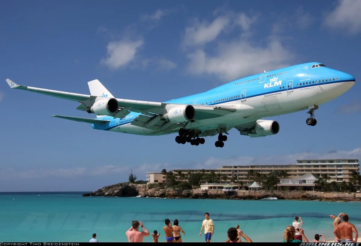 Jumbo jet. 747 Джамбо. Джамбо Джет самолет. Boeing Jumbo. Самолёт гигант джамбо.